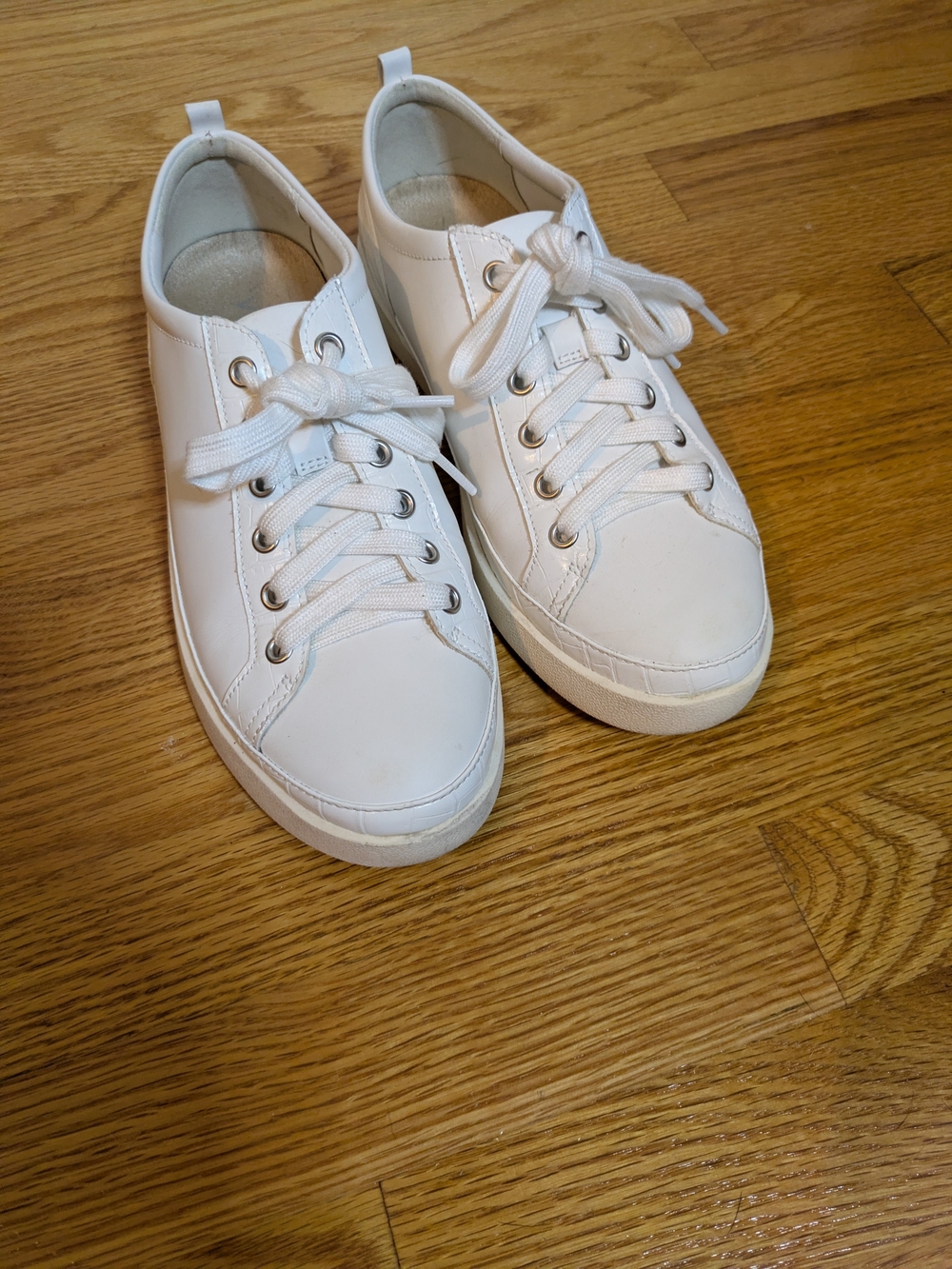 Vionic Winn White Women's Low-Top Lace-Up Sneakers 9 Wide